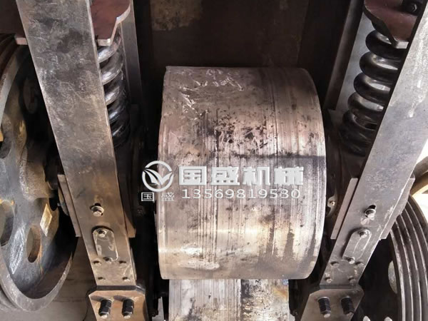 鐵礦石雙光輥破碎機 鐵礦石雙光輥破碎機